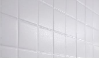 Acabado arquitectónico de azulejos blancos.
