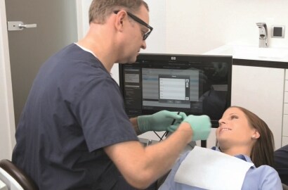 Ventajas clínicas con el uso del cemento RelyX™ Unicem 2 para los aparatos de una unión personalizada Incognito™