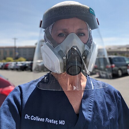 Doctor wearing a reusable respirator