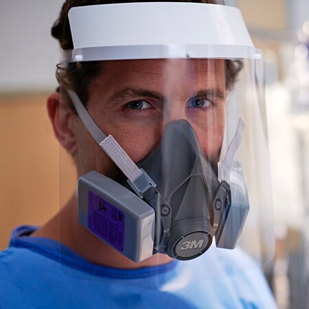 Clinician wearing a reusable respirator
