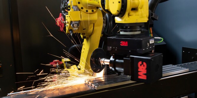 Lincoln Electric’s Fab-Pak® OmniClean™ Robotic Grinding System
