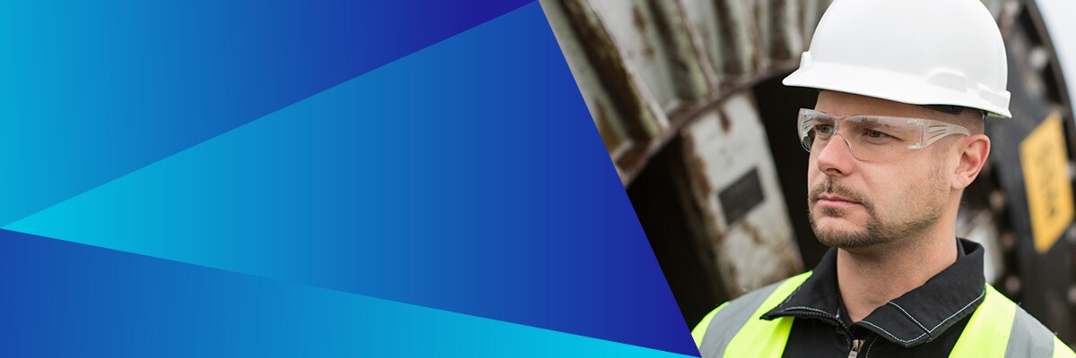 Safety eyewear and splash goggle with Scotchgard™Anti-Fog Coating
